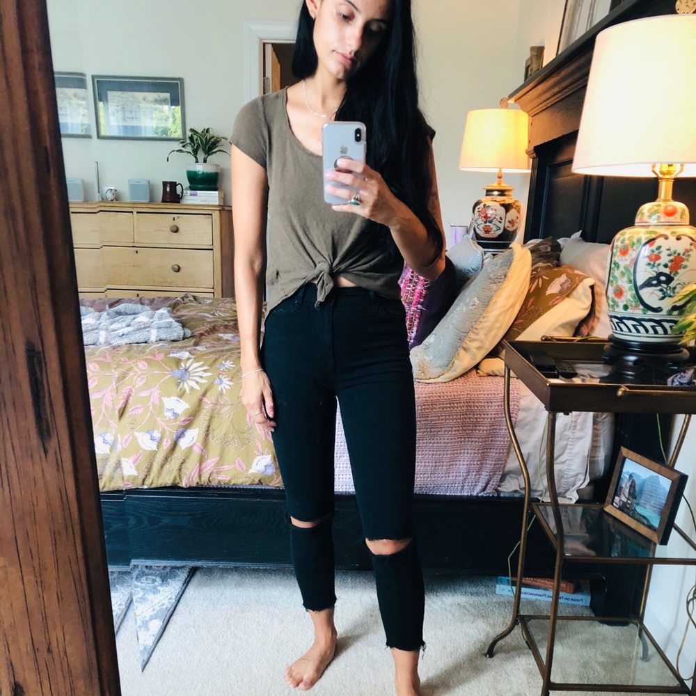 Black distressed/ ripped jeans